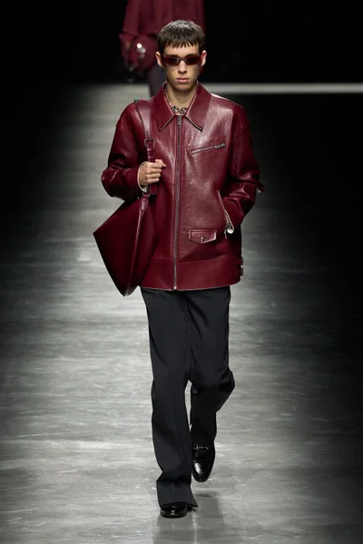 Look 17